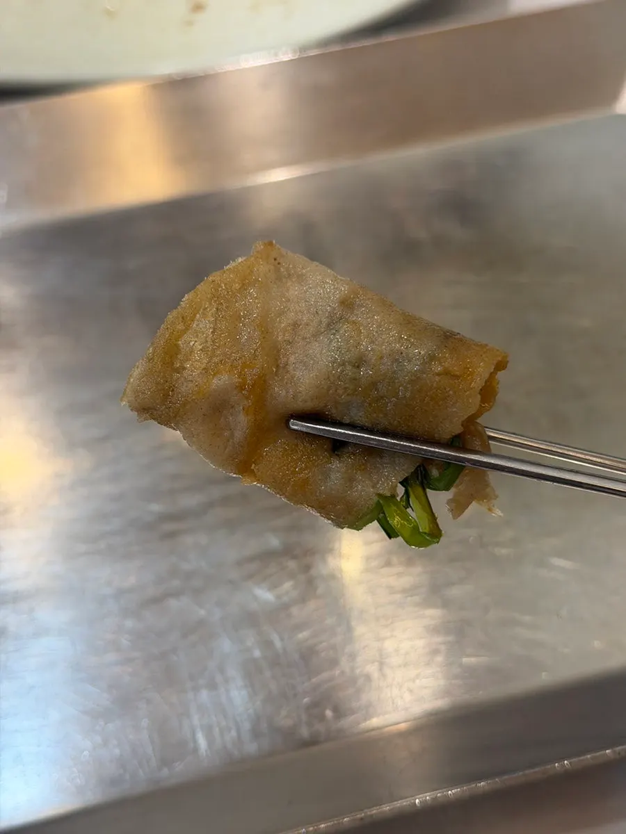 Cabbage acorn pancake drizzled with seasoned soy sauce