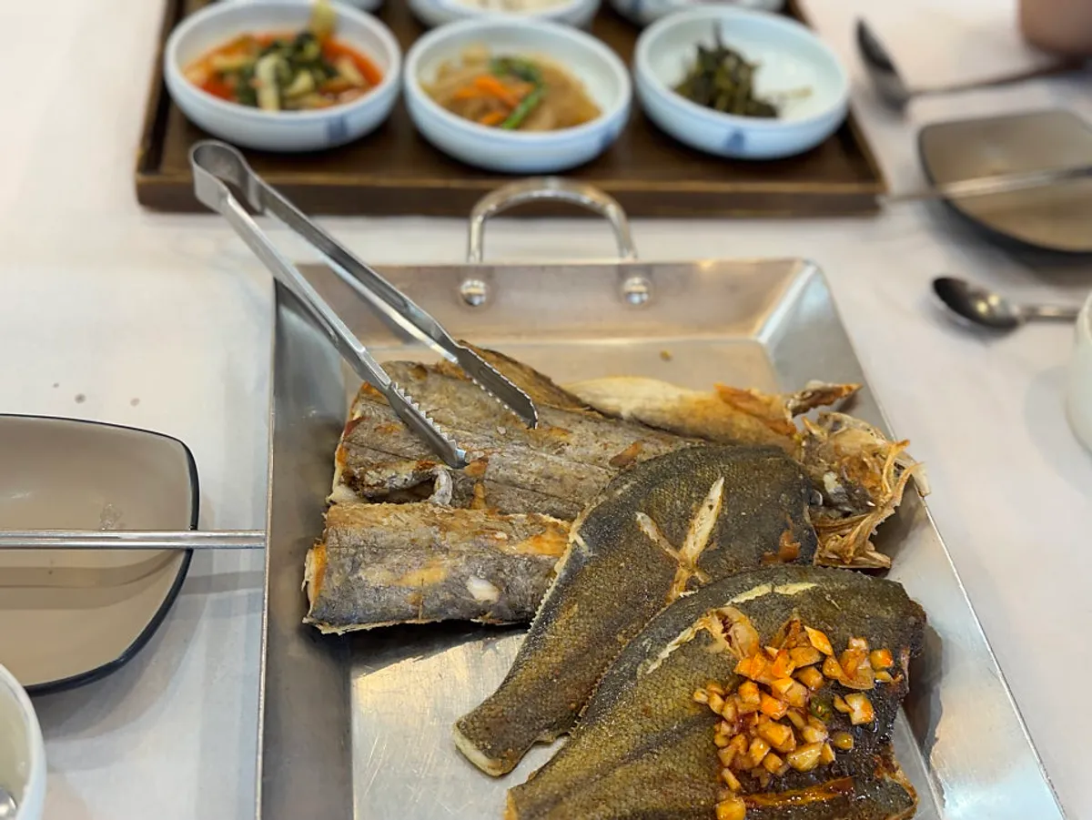Grilled fish and sotbap spread at Min Cook Apbadang Seongsa