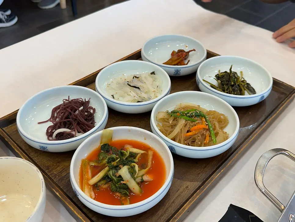 Refillable side dish spread