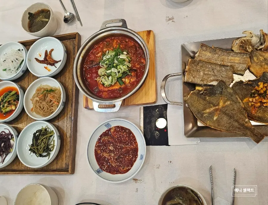 Grilled fish lunch set for two with added braised mackerel and salted fermented oysters