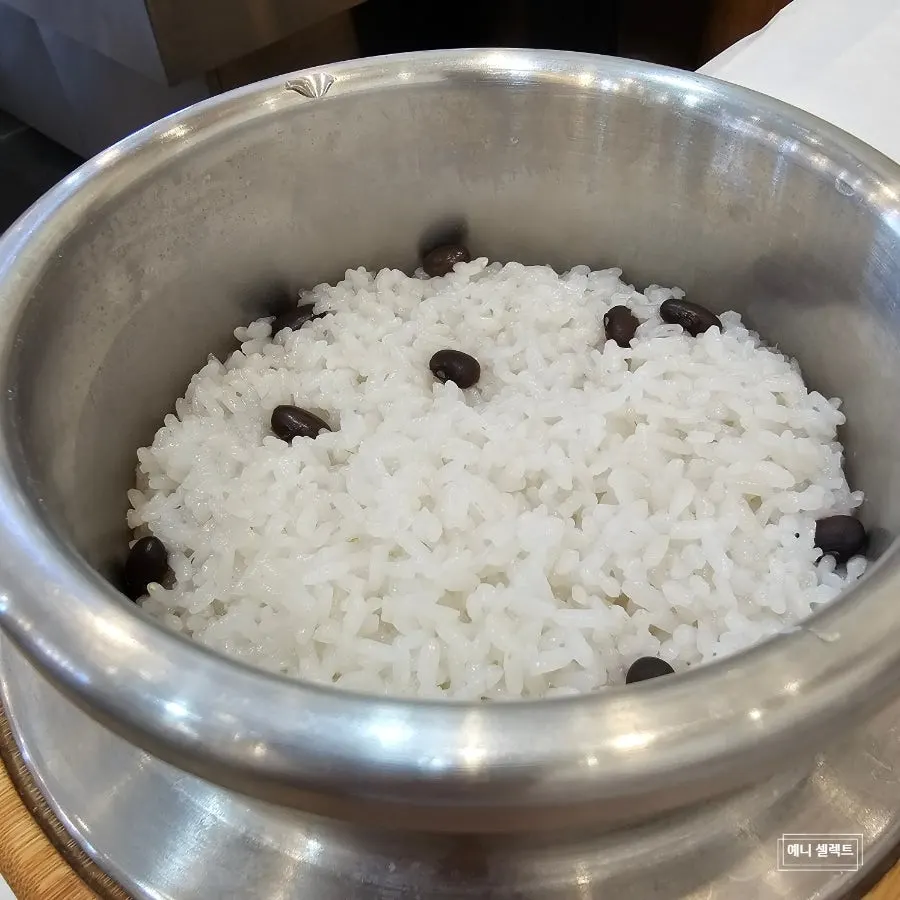 Black bean sotbap pot rice for two