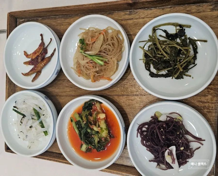 Self-serve bar with six standard banchan
