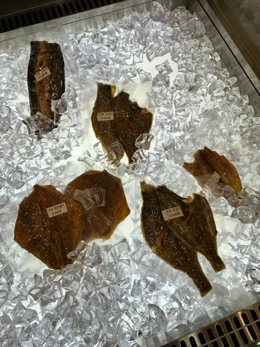 Self-bar banchan display