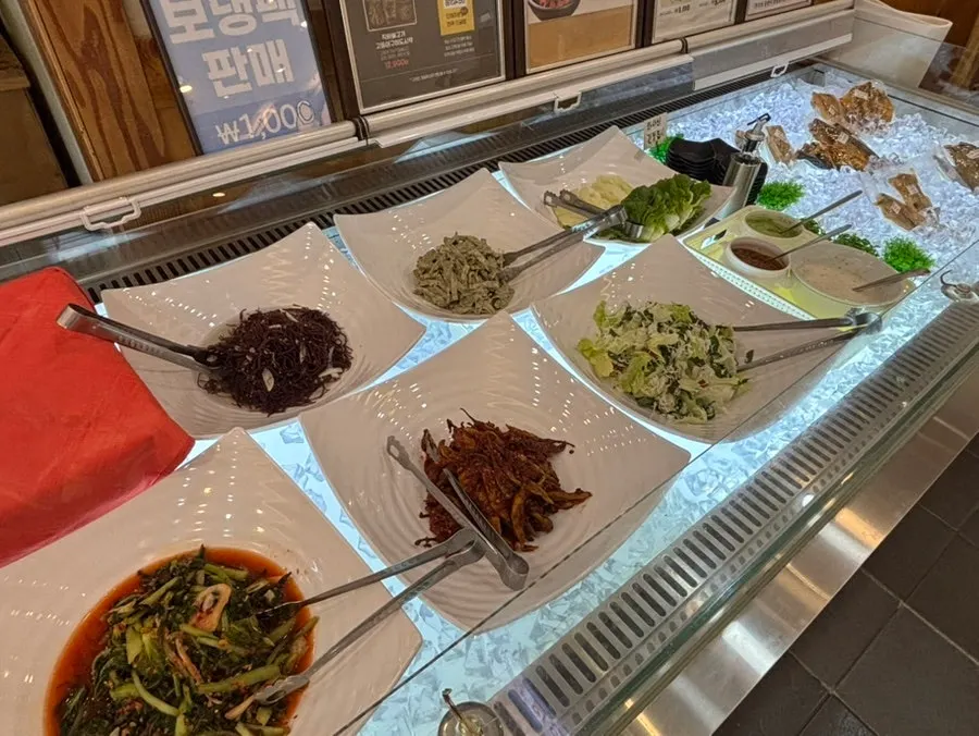 Self-bar for banchan at Min Cook Apbadang Seongsa