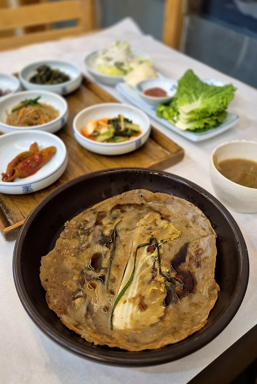 Thinly fried cabbage pancake