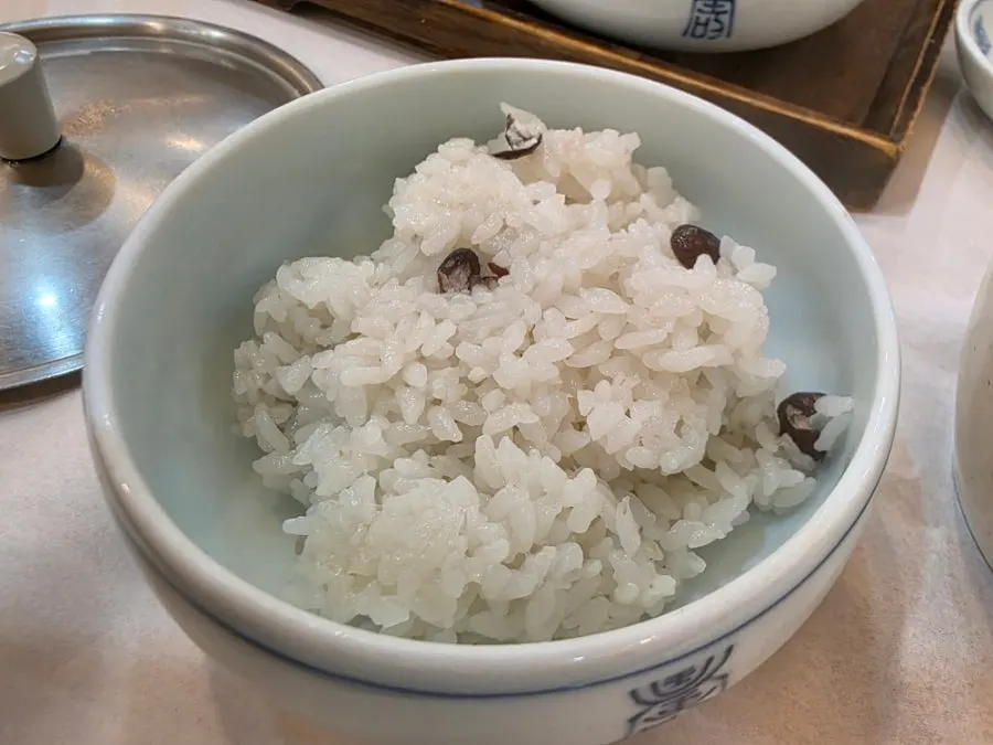 서빙로봇이 가져온 솥밥