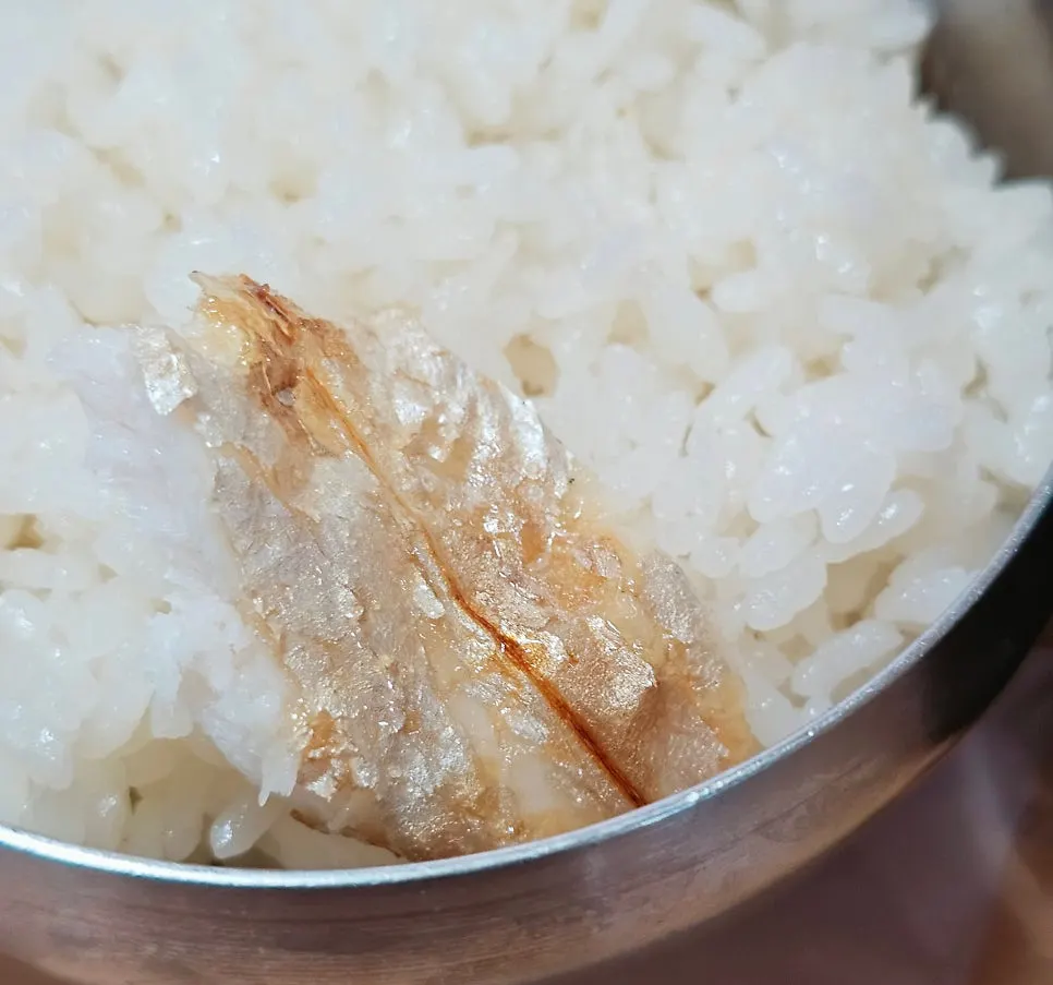 A full spread of grilled cutlassfish, rice, and seaweed soup