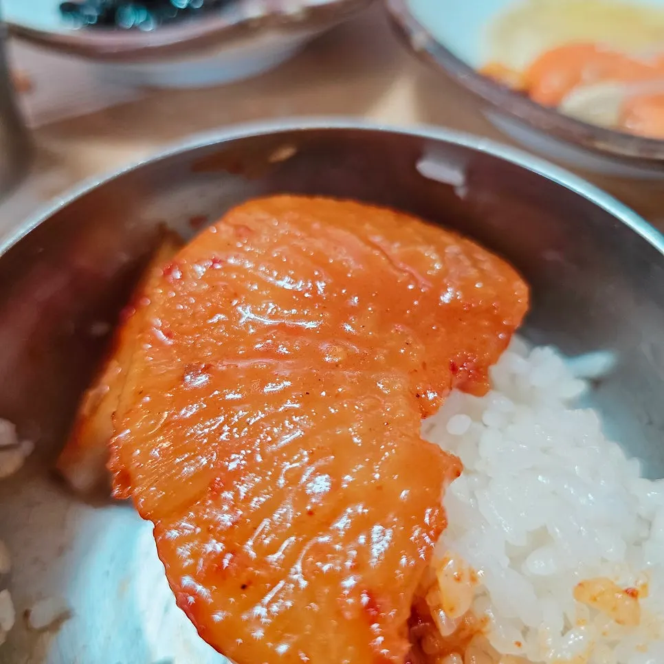 Table set with both braised and grilled cutlassfish