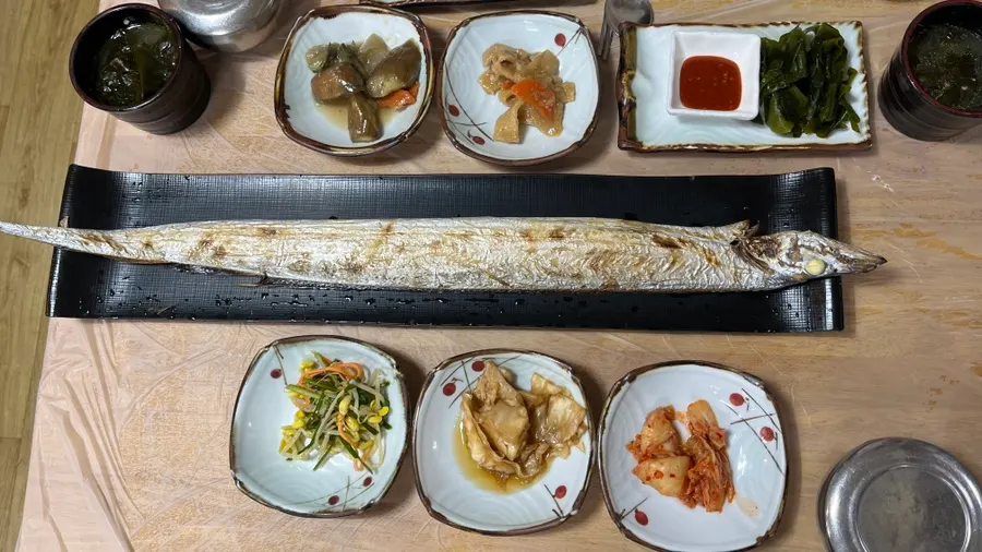 Pot of braised cutlassfish and mackerel together