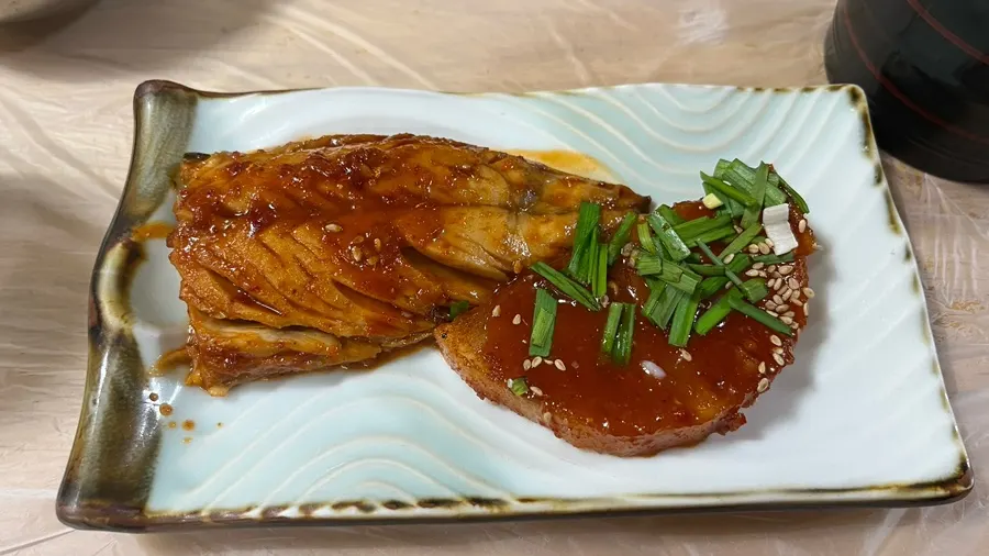 The whole grilled cutlassfish served for free
