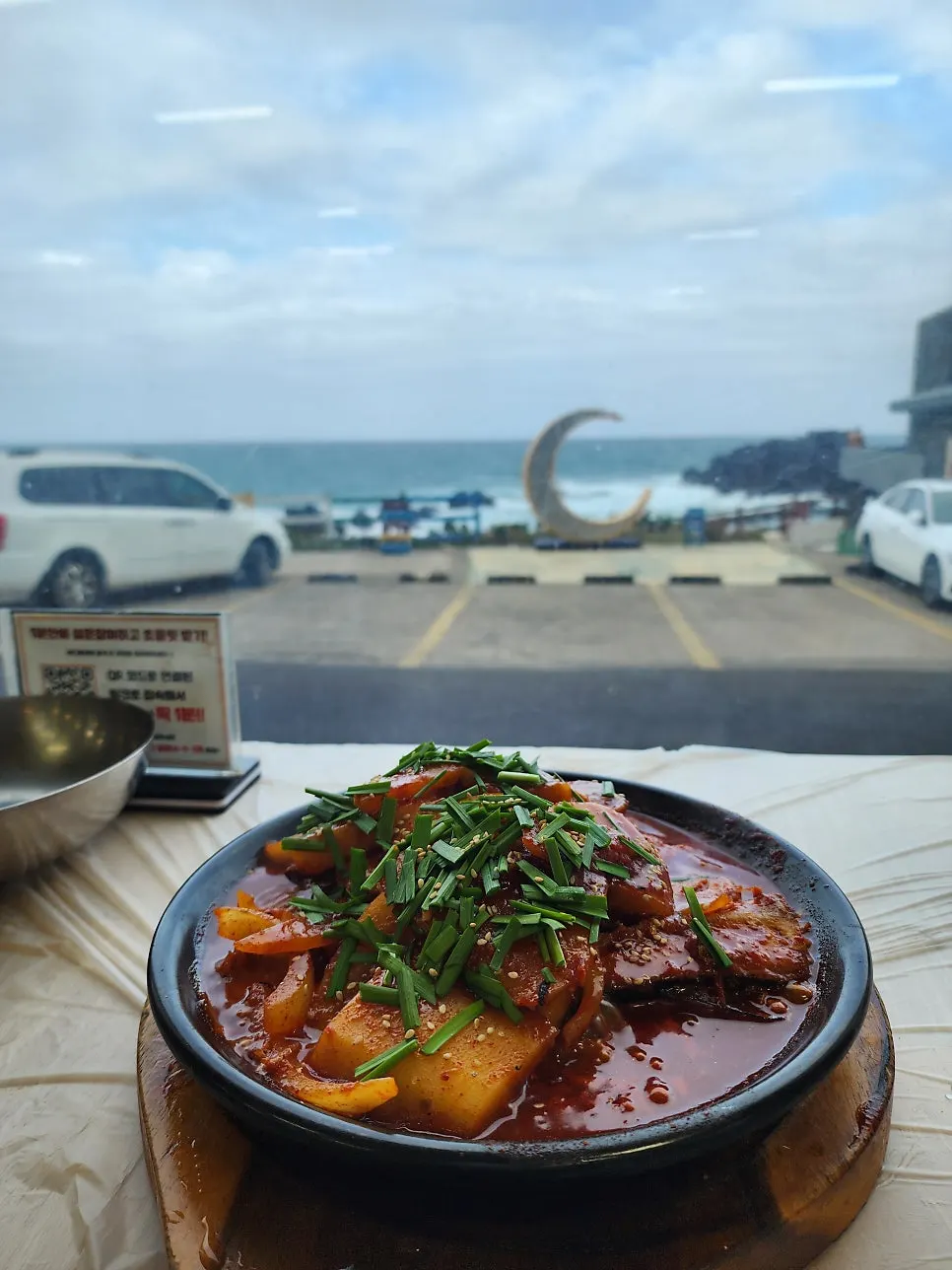 Close-up of the braised cutlassfish sauce and flesh
