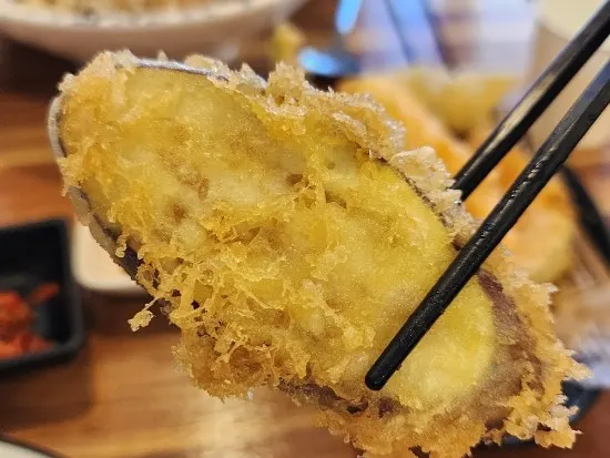 Vegetable tempura from the assorted platter
