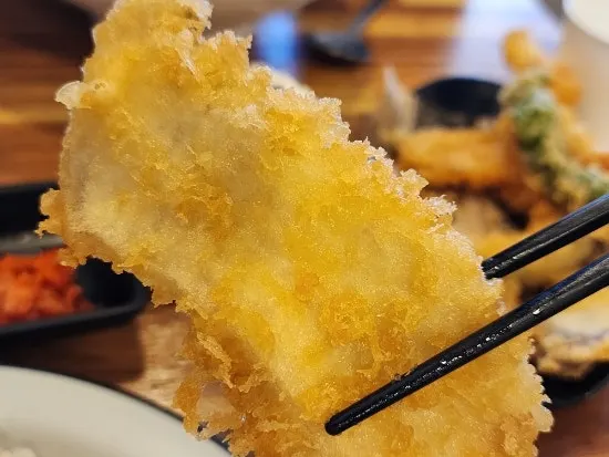Crisply fried assorted tempura