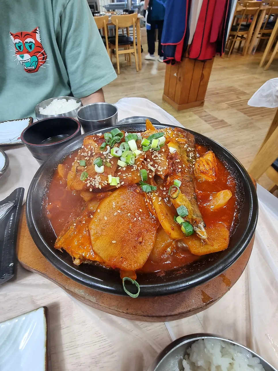 갈치와 고등어가 담긴 조림