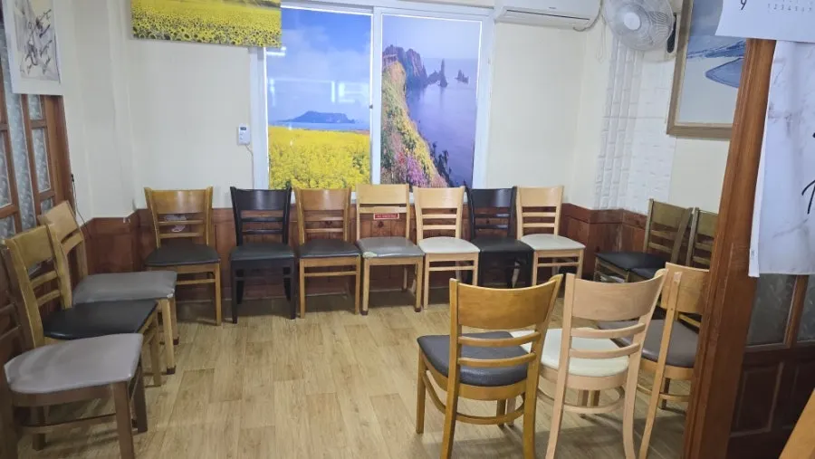 Indoor seating at Seongsan Bada Punggyeong