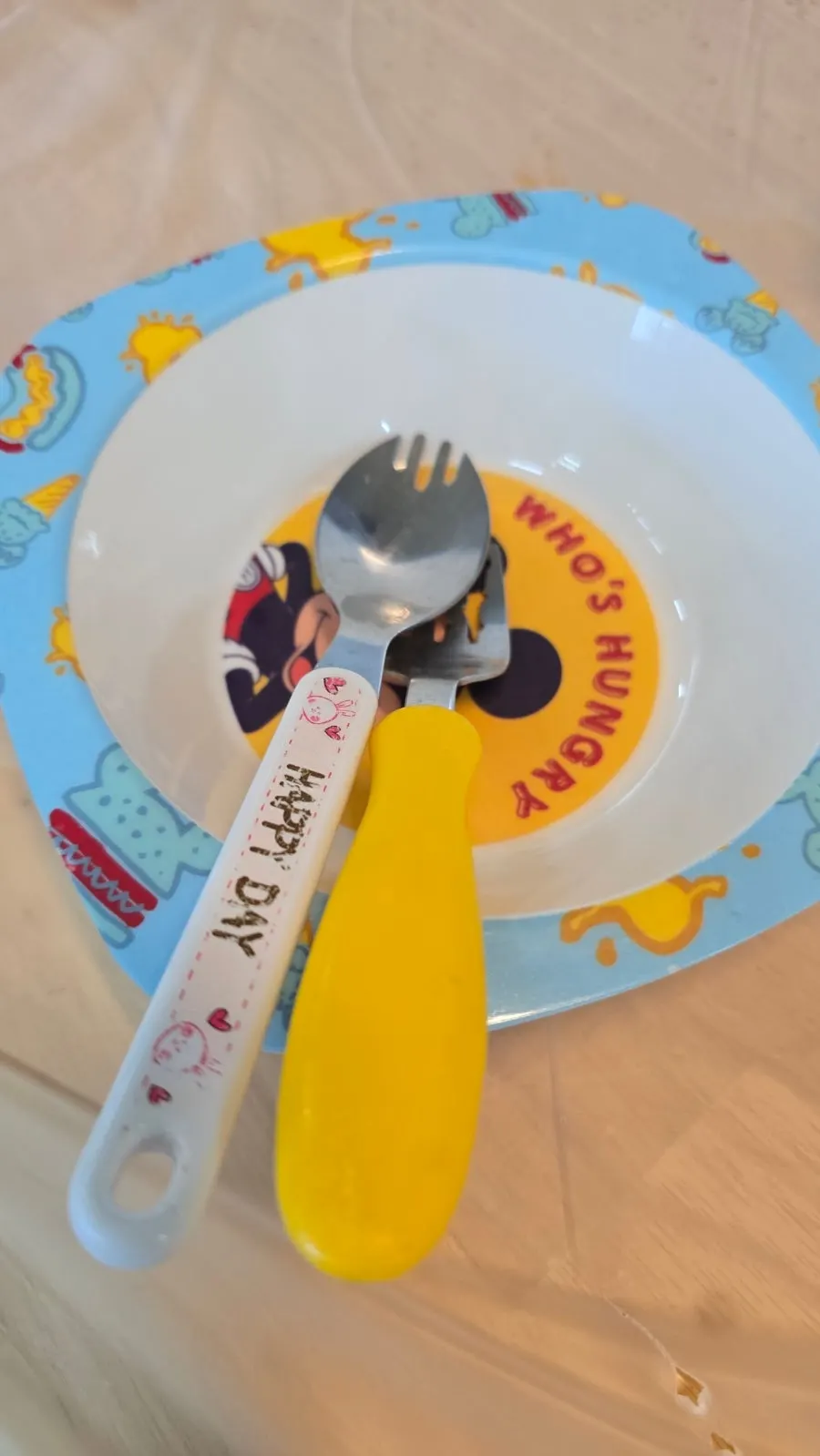 Children’s trays and tableware