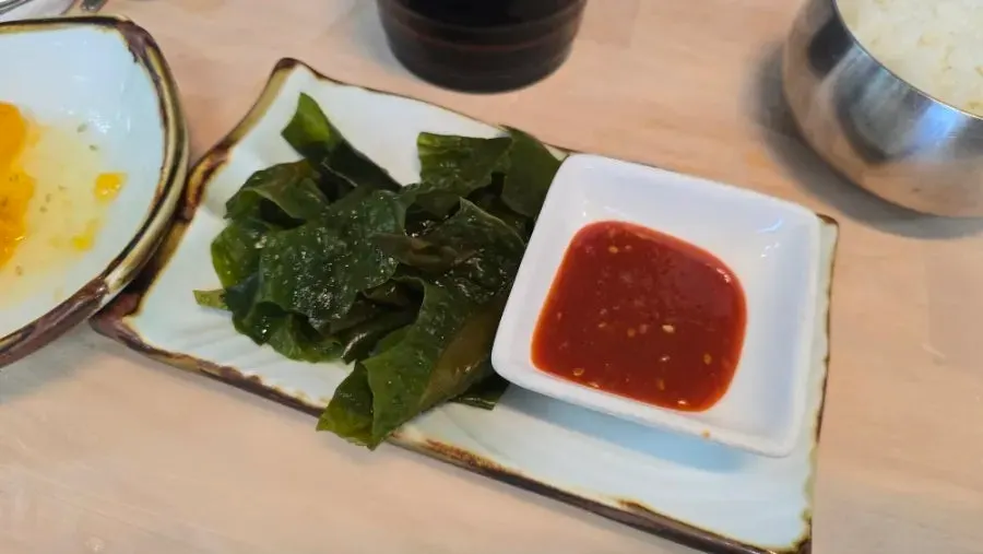 Wild stone seaweed side dish served with chojang