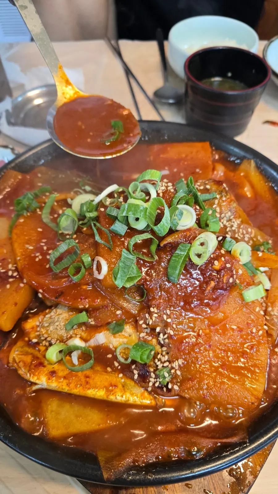 Braised cutlassfish with mackerel and radish