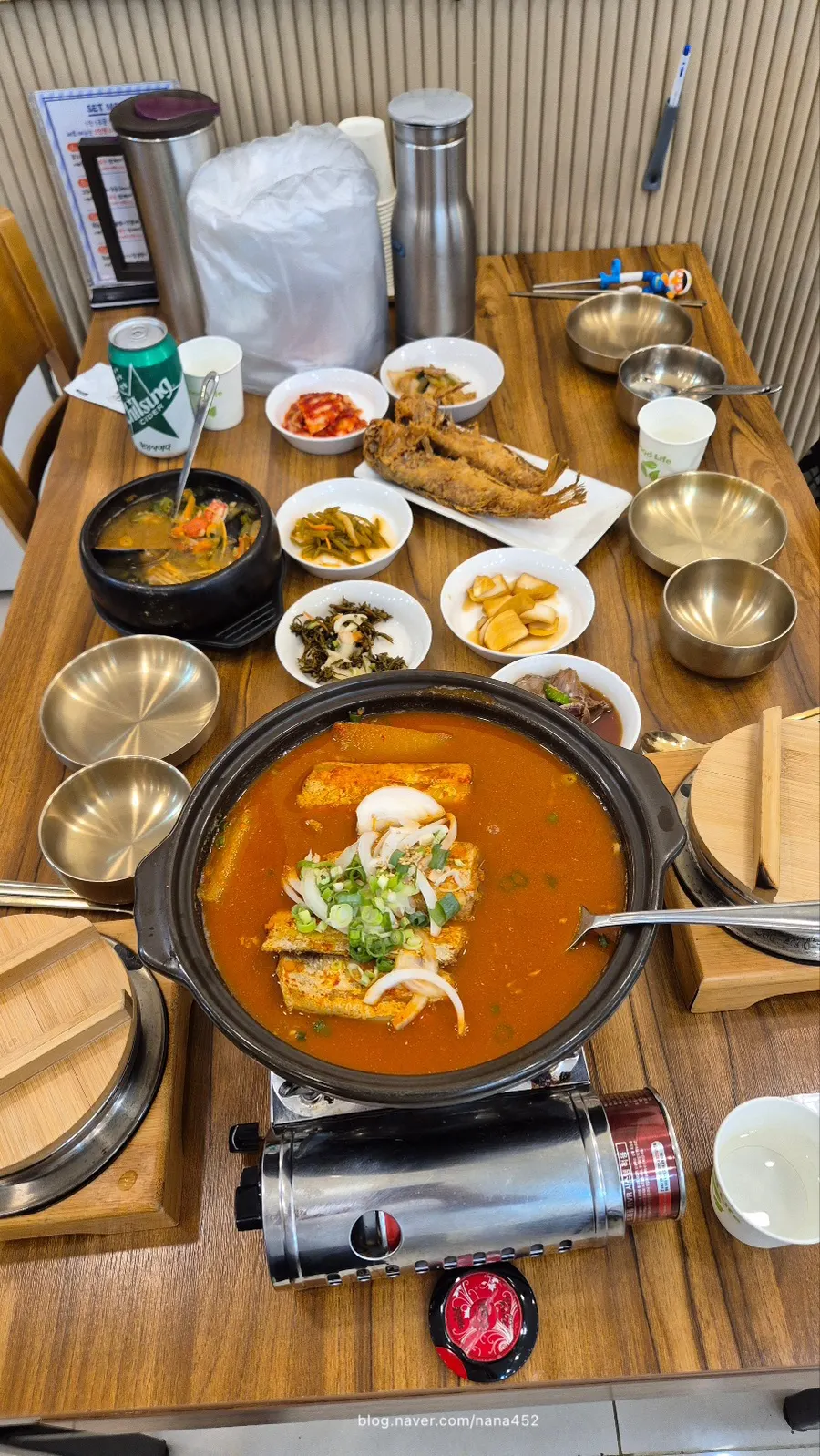 찰솥밥과 간장게장 식사 사진