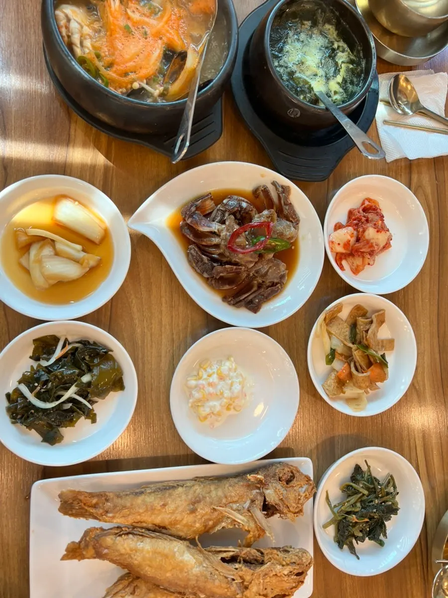 정갈하게 담긴 제주 향토 밑반찬