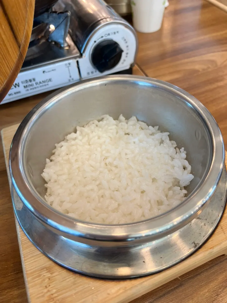 식사를 마무리한 제주로운청해원 테이블