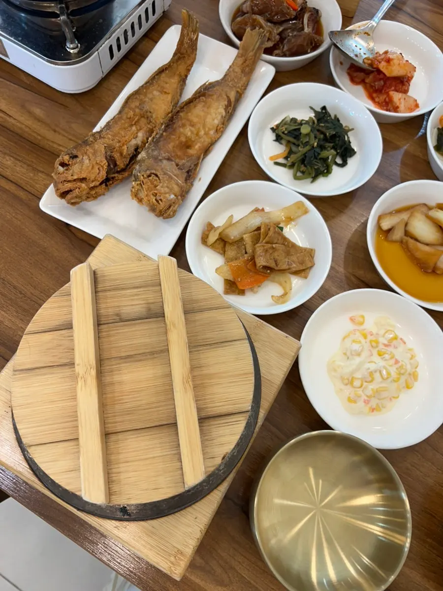 Glutinous hot stone pot rice and side dishes