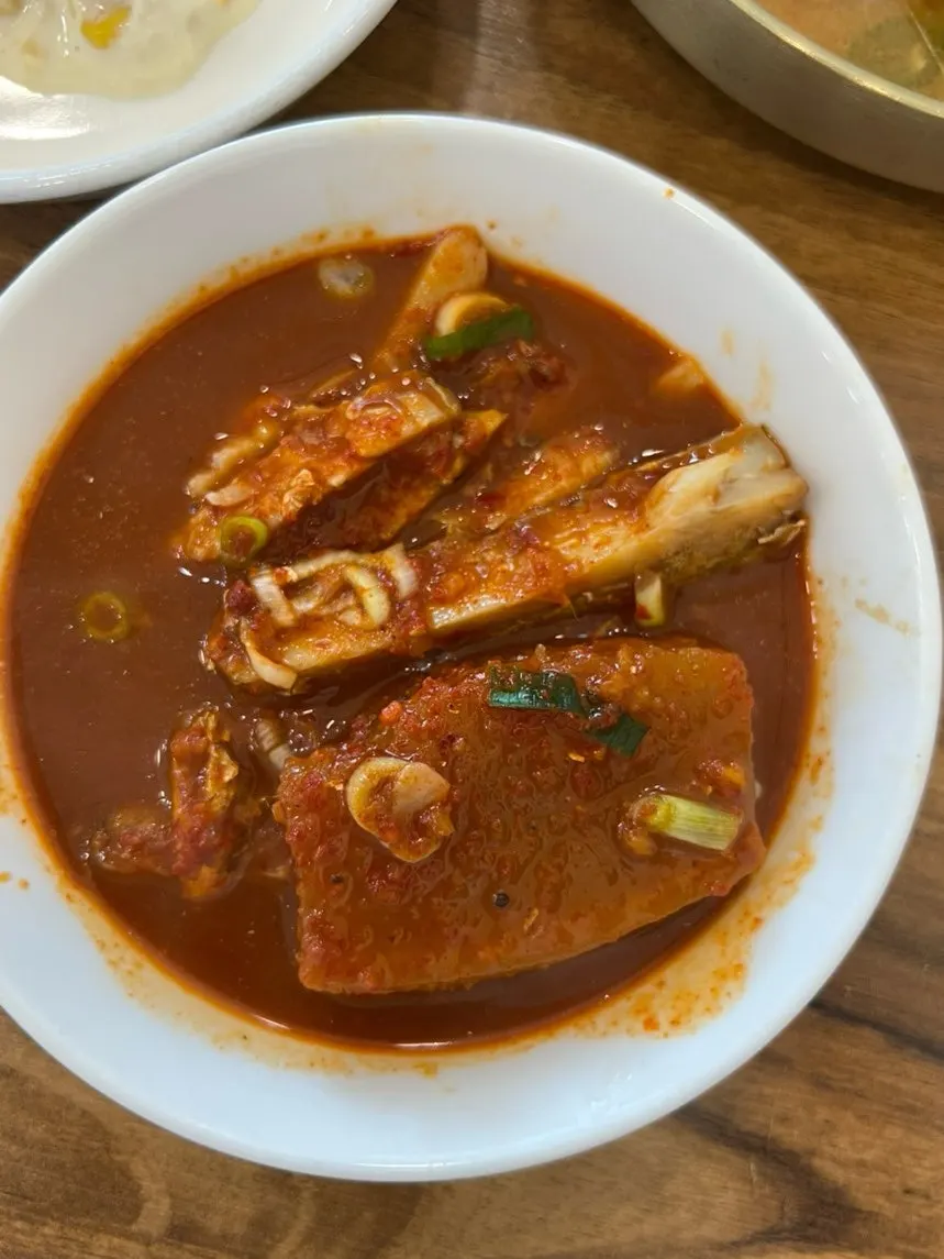 Hairtail flesh picked apart with chopsticks