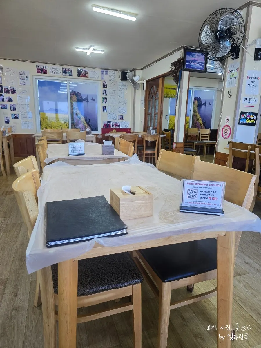 Self-service area for rice and tableware