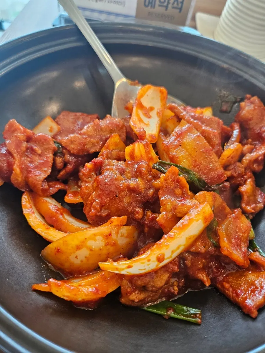 도톰한 흑돼지 두루치기 1인분