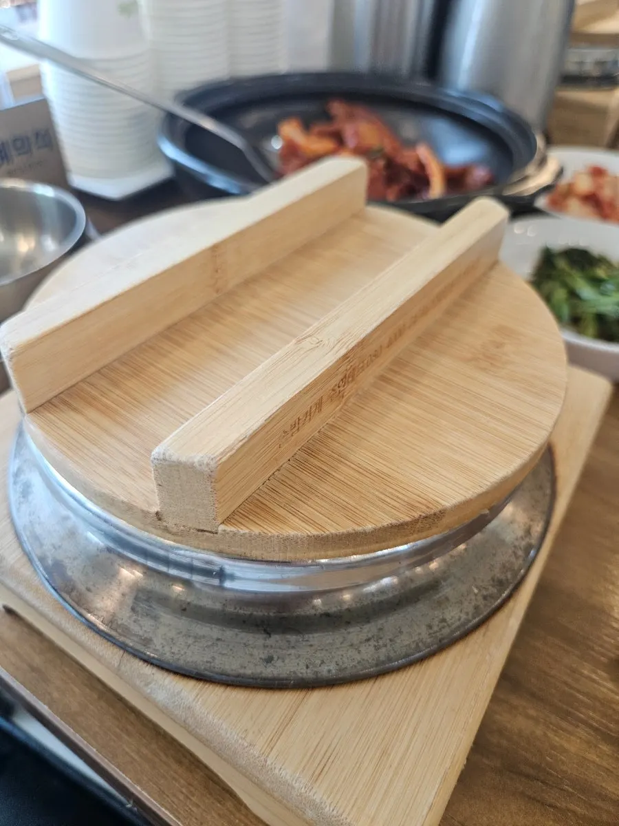 세트에 나오는 찰솥밥