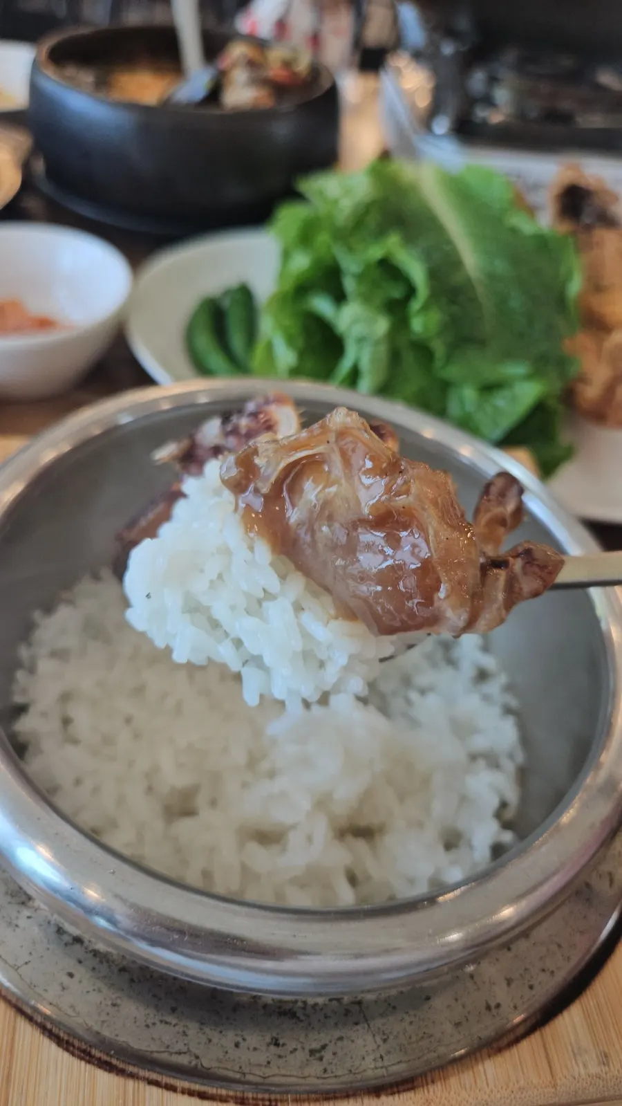 밥도둑 반찬이 놓인 성산 맛집 상차림