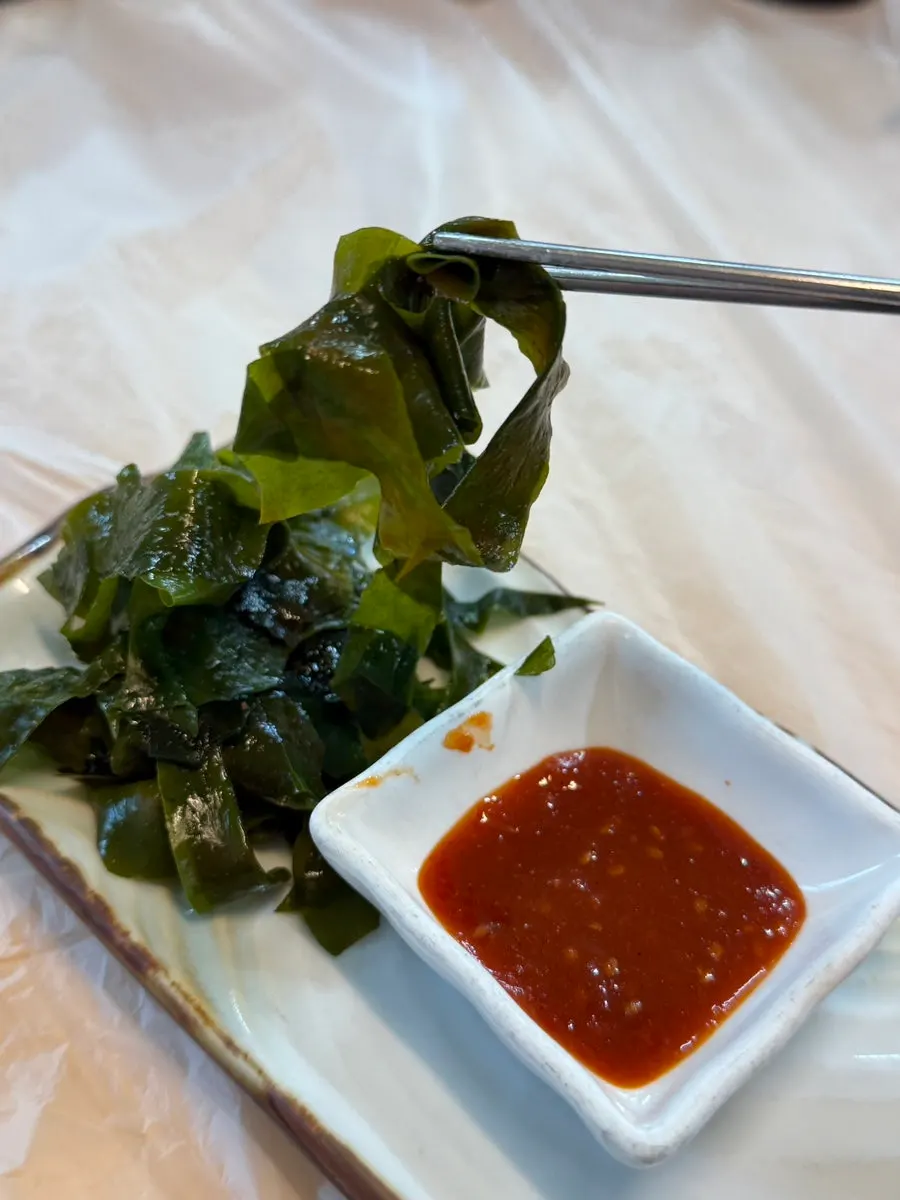 Side dishes served with braised cutlassfish
