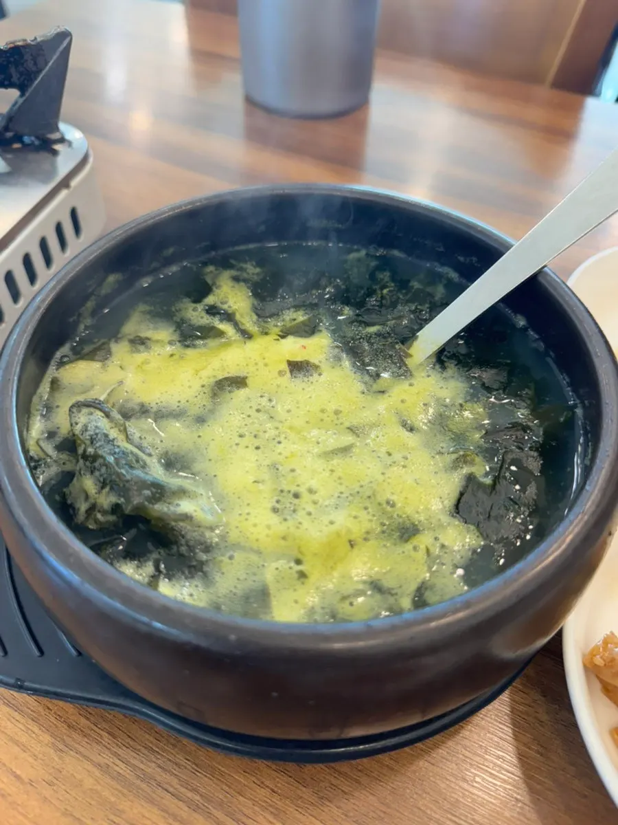 Grilled tilefish and stone pot rice at Jejurowoon Cheonghaewon