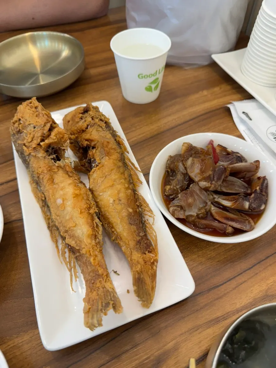 Soy marinated crab and braised hairtail set at Jejurowoon Cheonghaewon