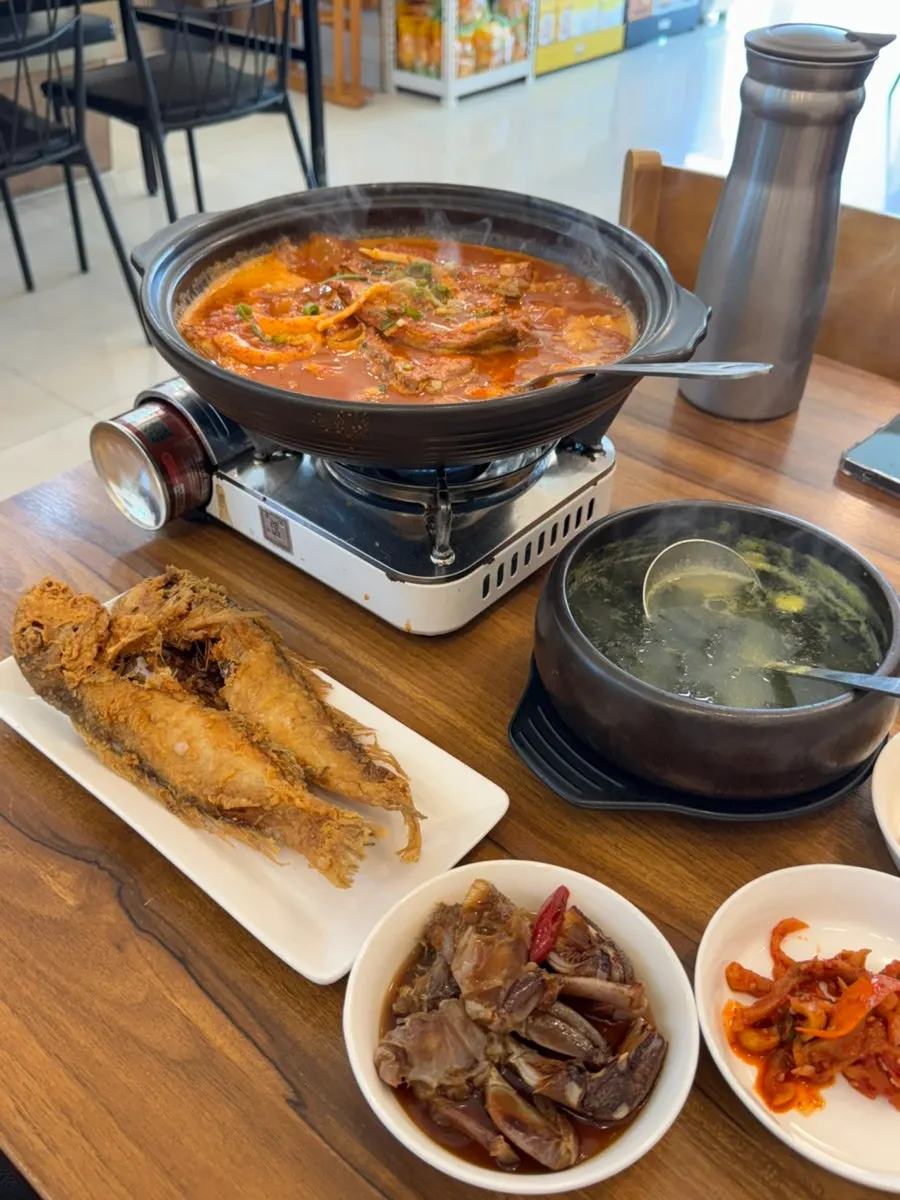 Braised hairtail with 5–6 pieces of fish at Jejurowoon Cheonghaewon