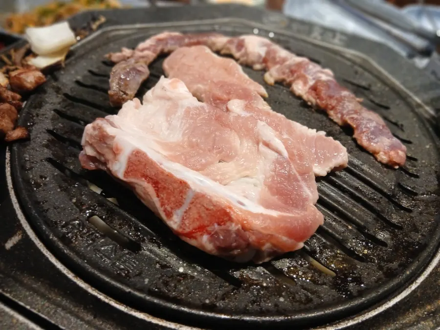 불판 위 생갈비