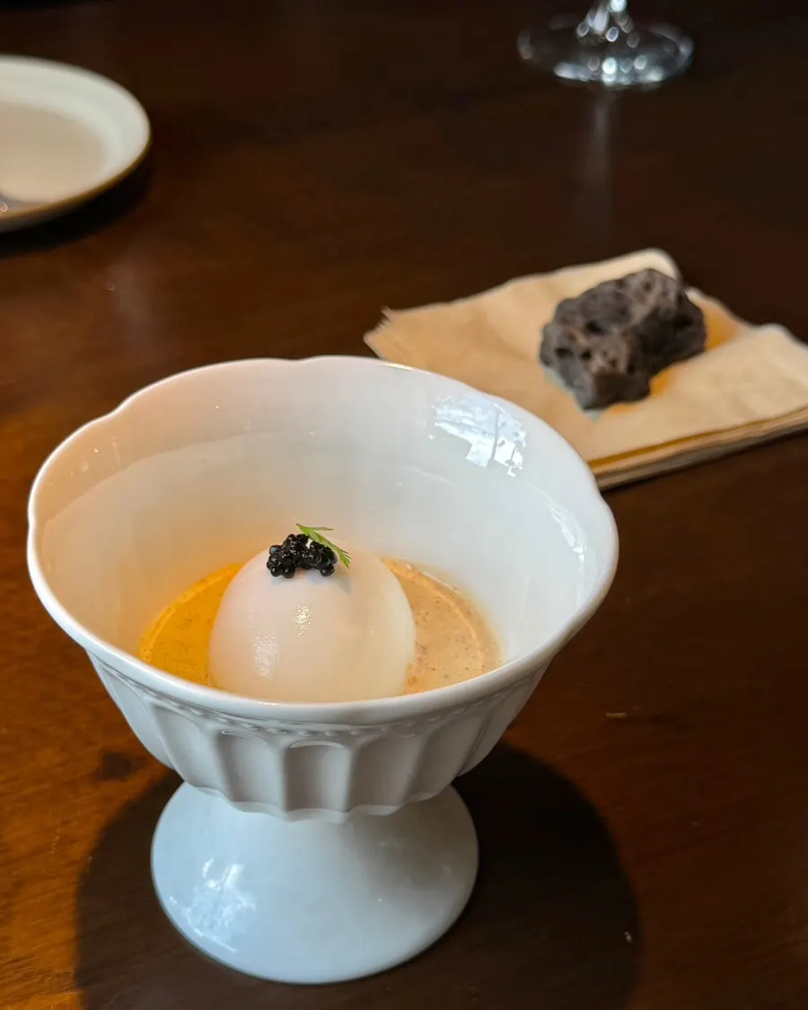 Medium-cooked egg and tomato dish