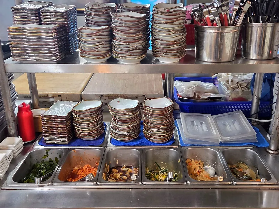 Self-serve bar for extra side dishes and seaweed soup