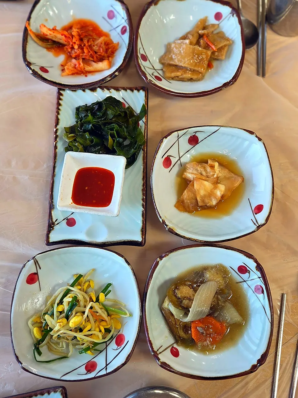 Basic side dishes including kimchi and seaweed