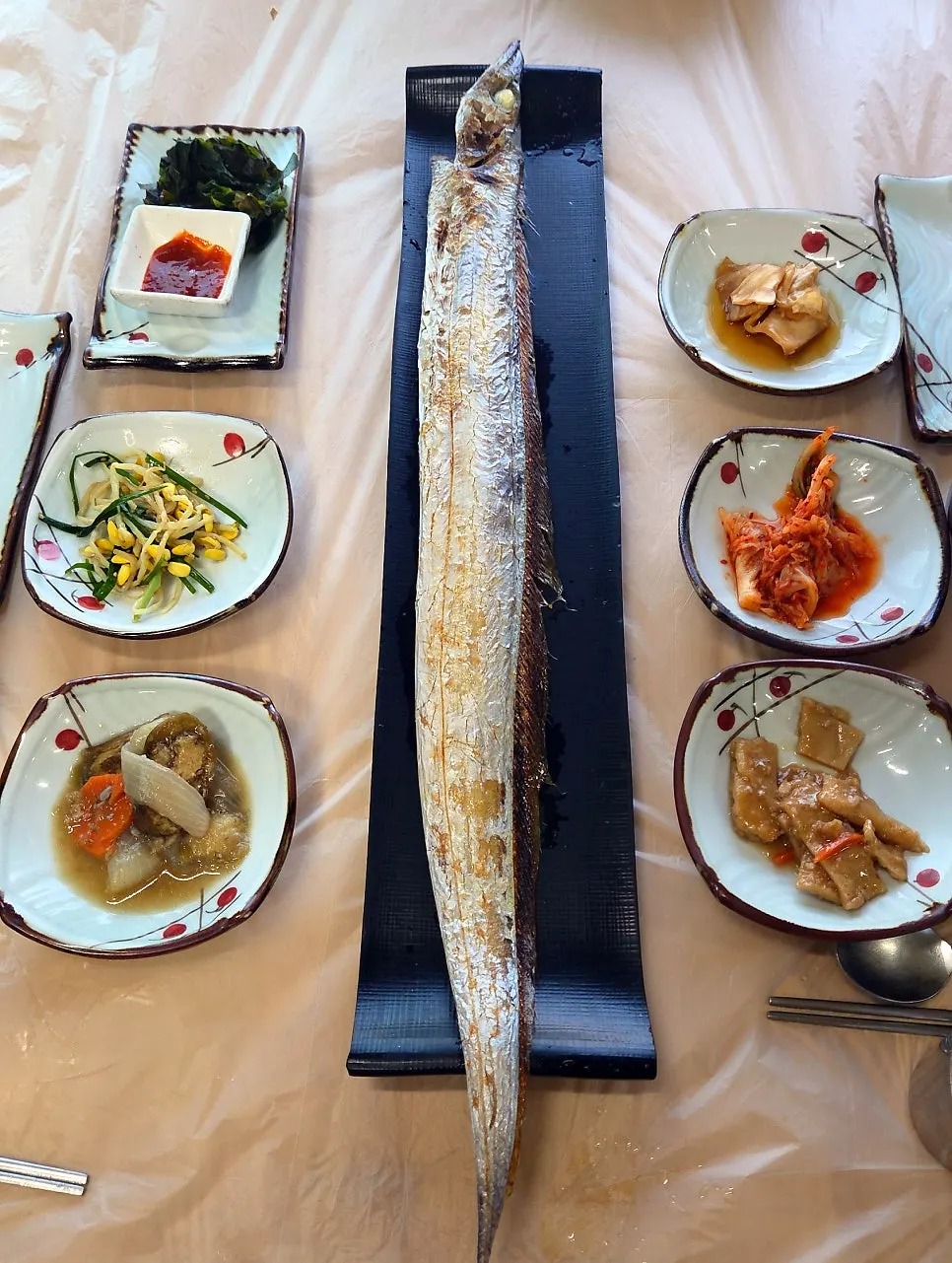 Giant whole grilled cutlassfish served with the mixed braise