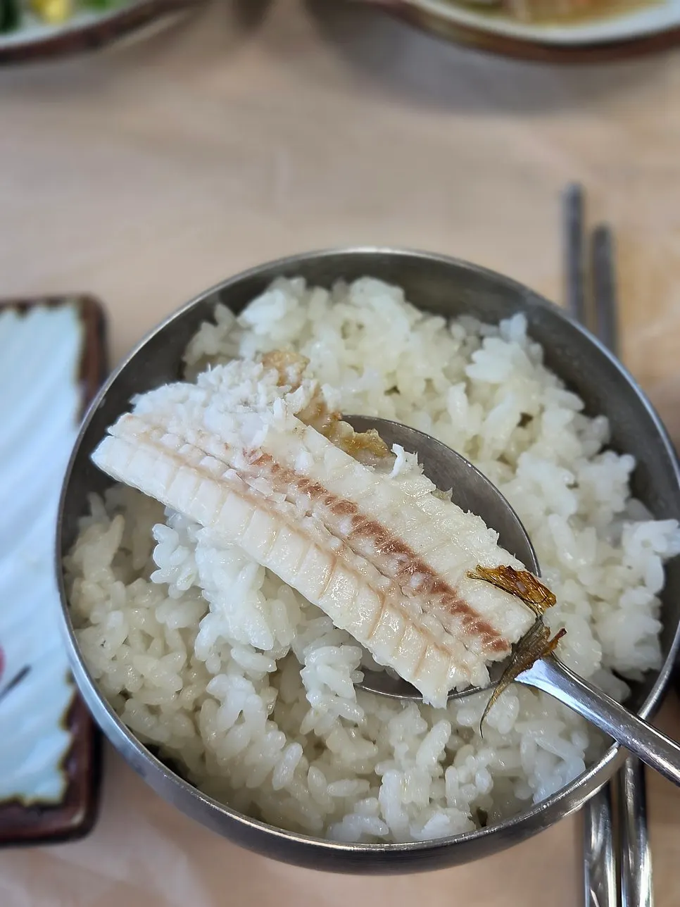 Simply flavored grilled cutlassfish