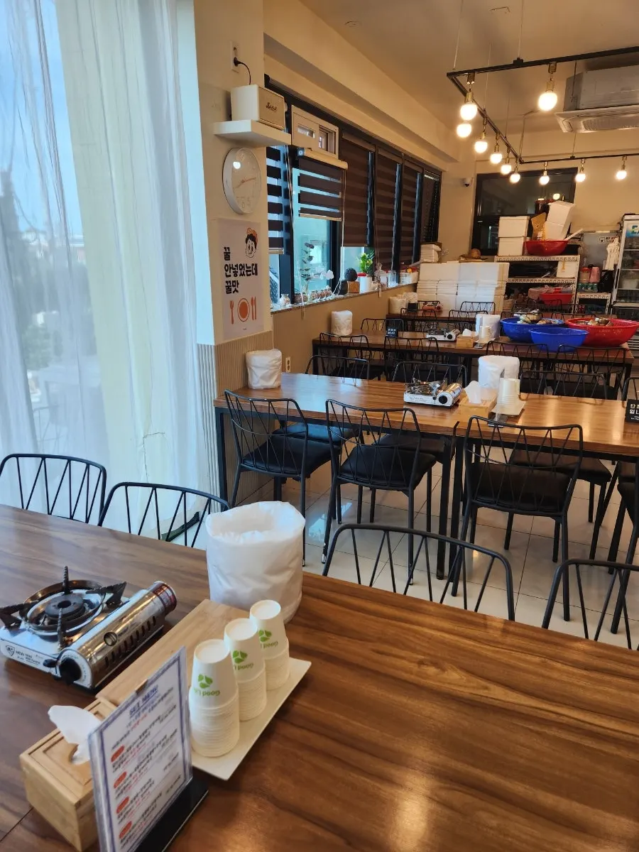 제주로운청해원 성산일출봉점 내부 테이블