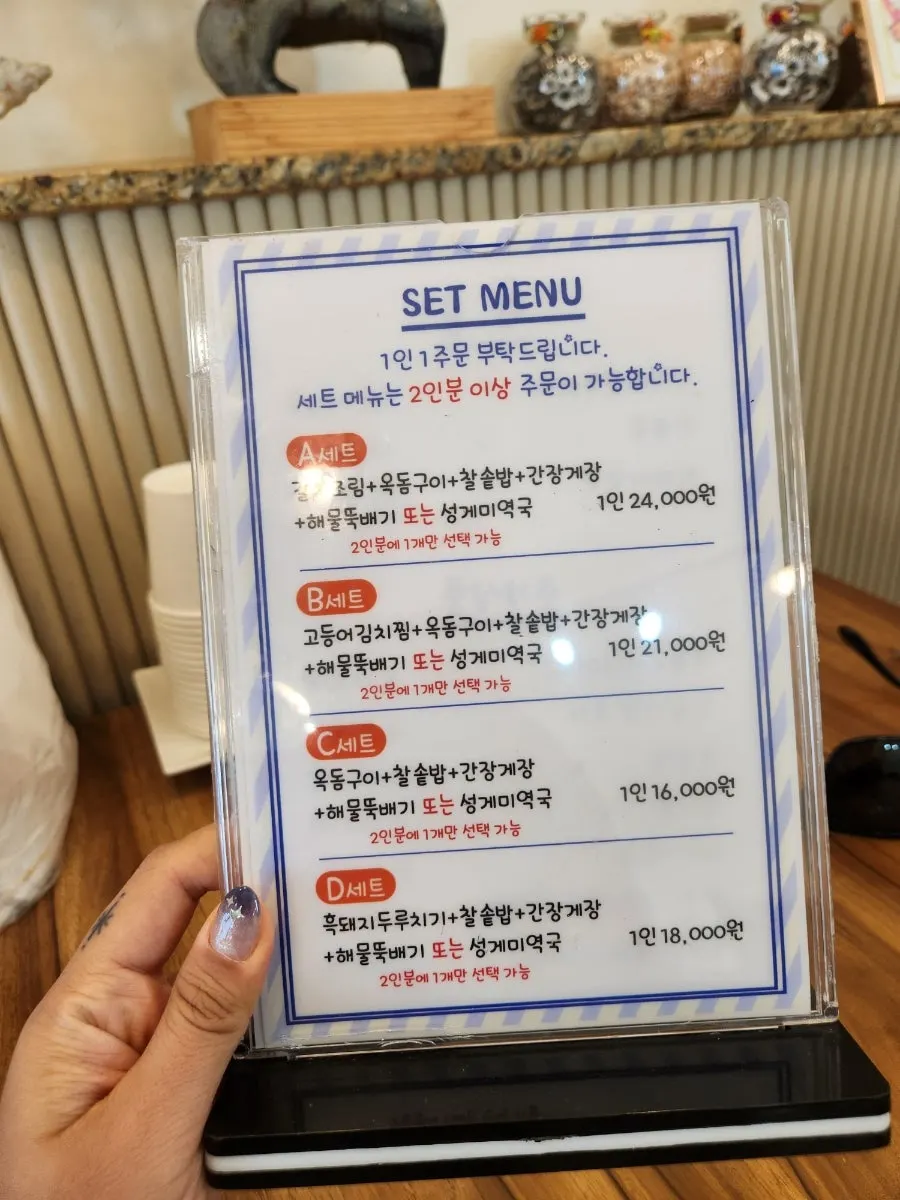 넓고 쾌적한 홀 좌석 전경