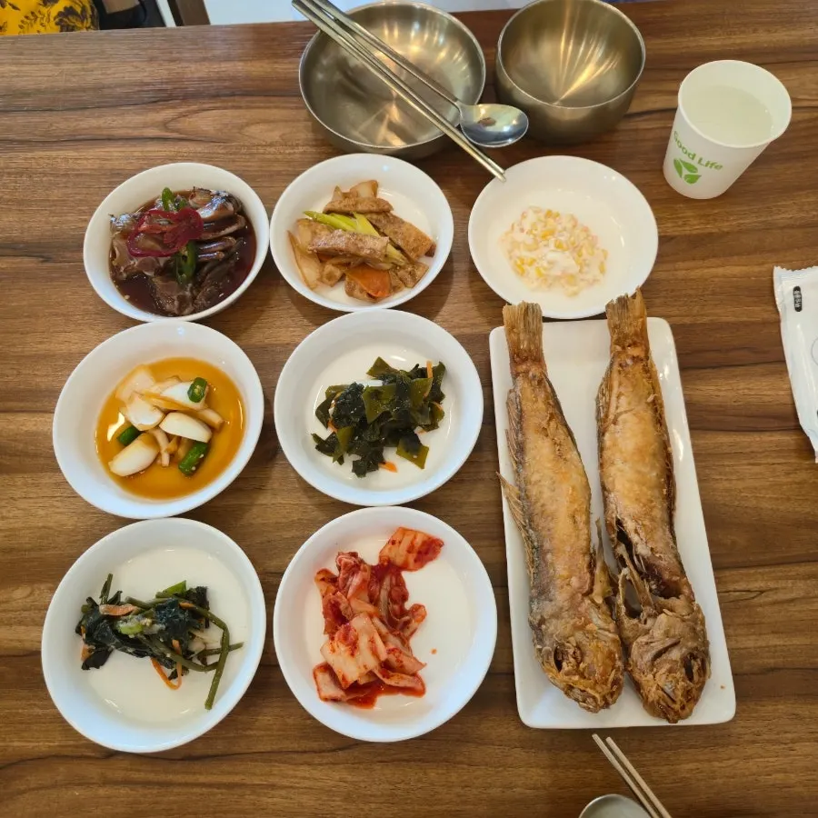 Varied banchan and soy-marinated crab