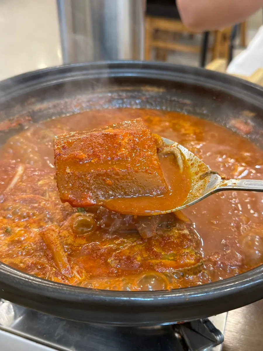 Thick pieces of hairtail in braised hairtail