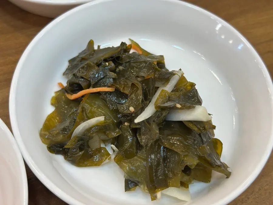 Meal with hairtail flesh and radish