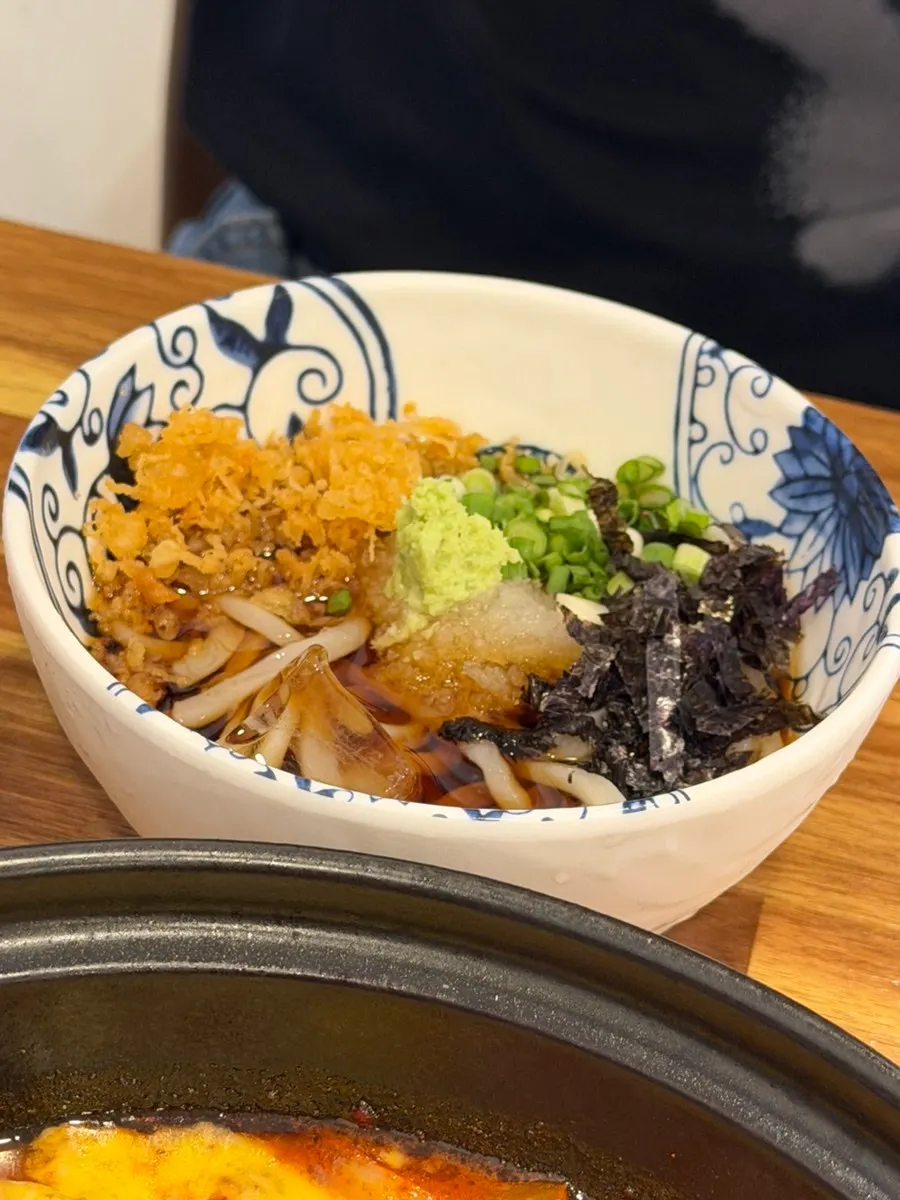 치즈가 올라간 치즈나베돈까스