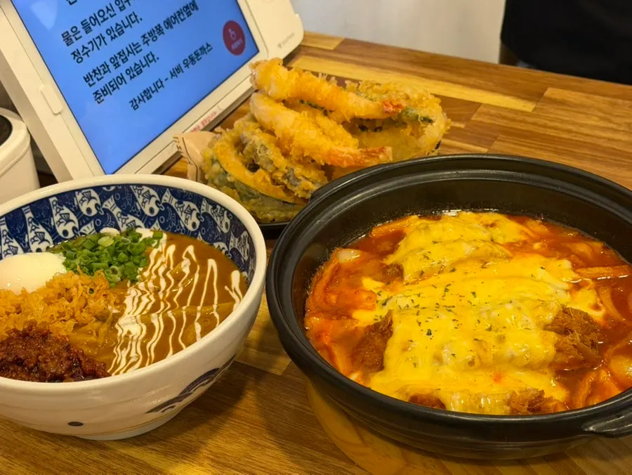 계란과 민찌가 올라간 카레우동