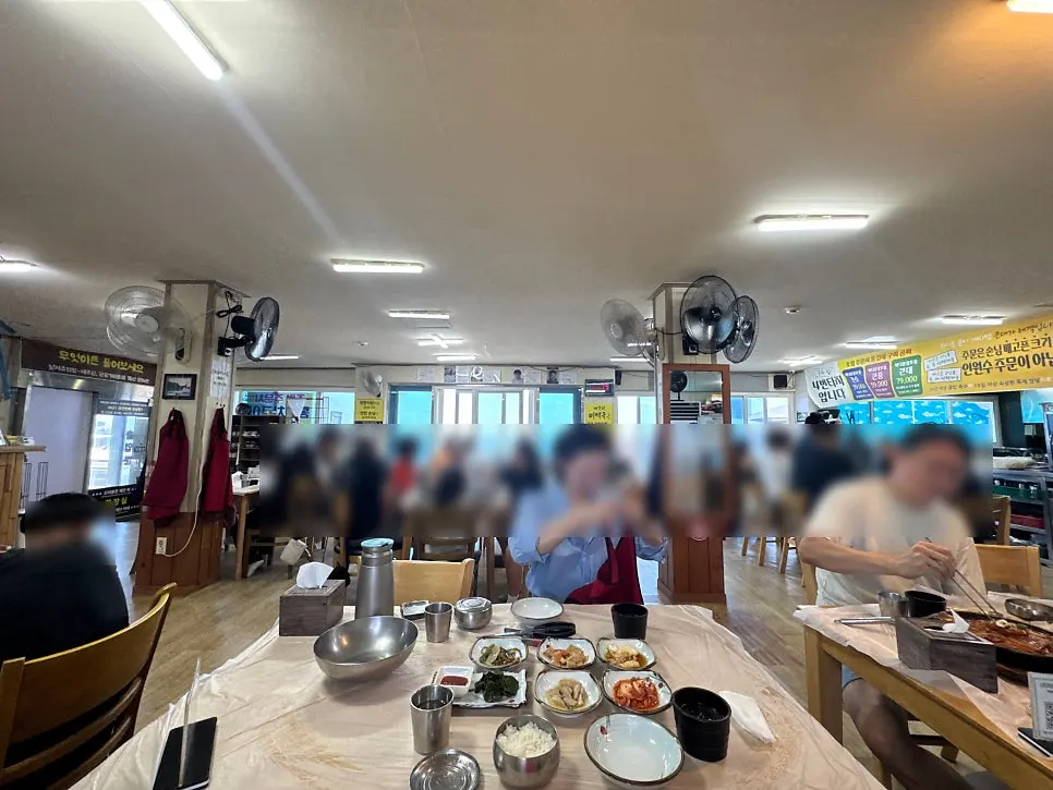 Interior of Seongsan Bada Punggyeong packed with customers
