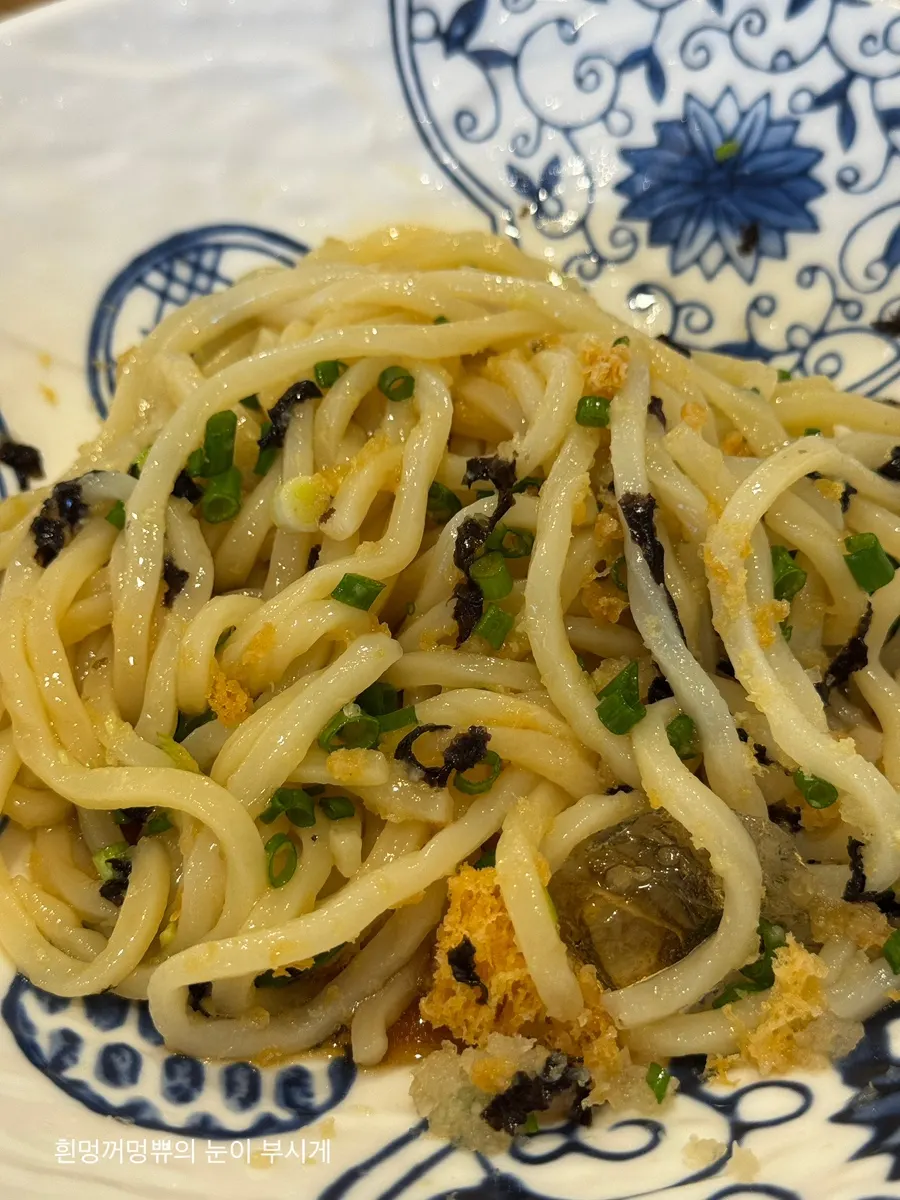 Springy cold udon noodles